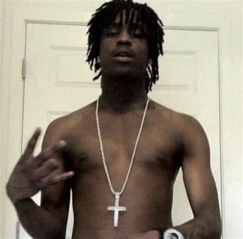 Love sosa - Bang, Bang-bang, God, y'all some broke boys, God, y'all some broke boys. These bitches love Sosa, O End or no end. Fuckin' with them O boys, you gon' get fucked over. 'Raris and Rovers, these hoes love Chief Sosa. Hit him with that cobra, now that boy slumped over. They do it all for Sosa, you boys ain't making no noise.